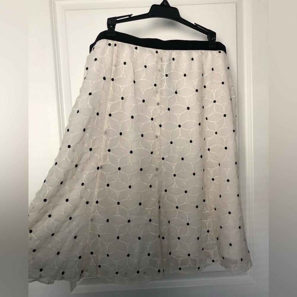 Ann Taylor beautiful skirt. Size 16.